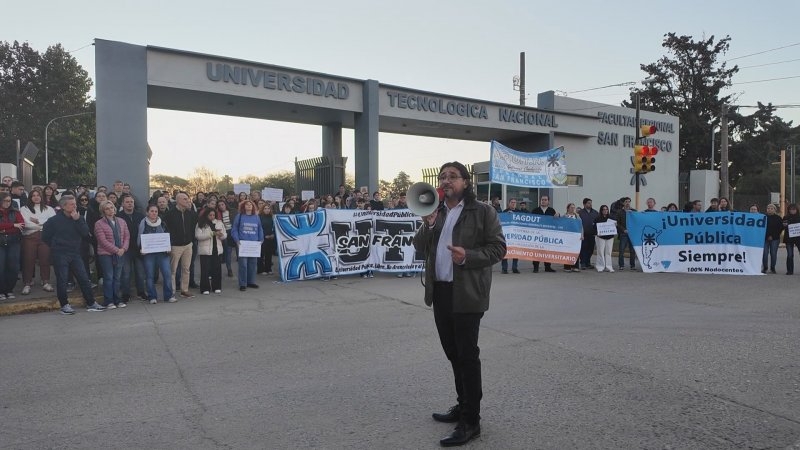 “No queremos estar marchando ni de paro. Queremos estar en las aulas, en los laboratorios y formando profesionales”