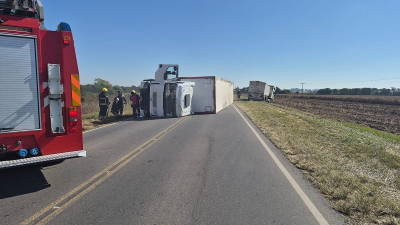 Accidente entre dos camiones sobre Ruta Provincial 13