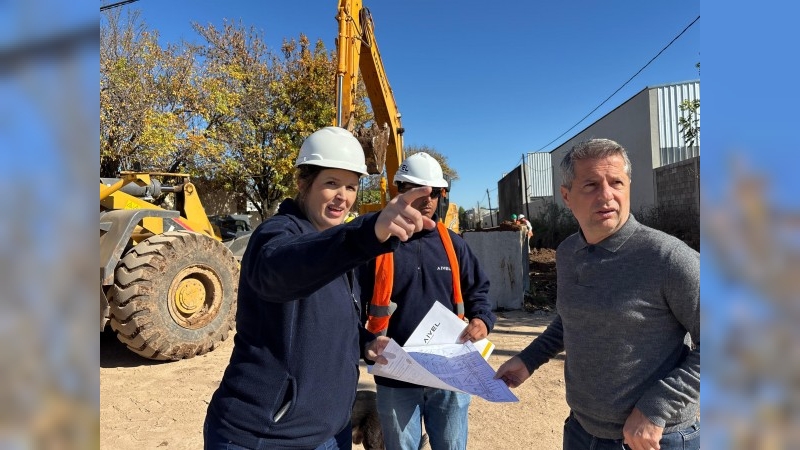 El intendente Bernarte recorrió el avance de la obra de entubado del canal pluvial en barrio Parque