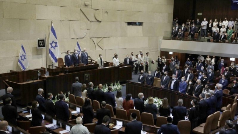 La coalición del gobierno israelí presentó una iniciativa para disolver el Parlamento