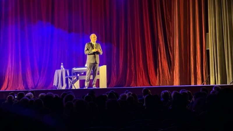 Sergio Feferovich presentó “La música de las ideas” en el Teatro Mayo
