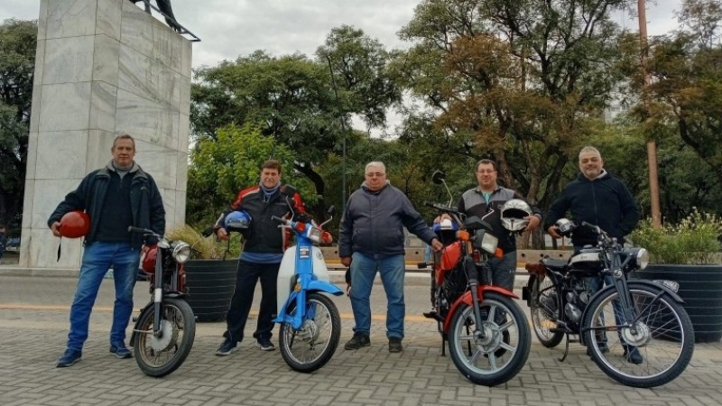 Las motos clásicas se preparan para un nuevo desfile patrio en San Francisco