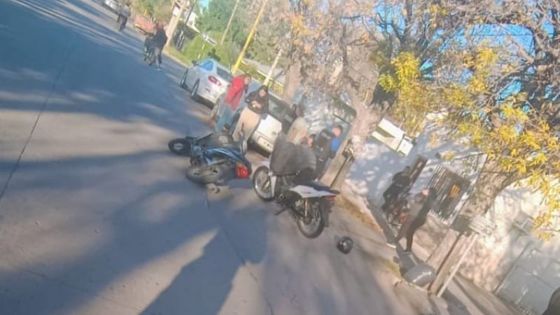 Choque entre motociclistas terminó en una pelea y con un joven hospitalizado