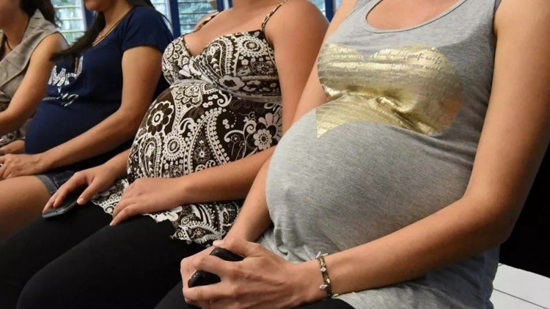 Subrogación de vientre: investigan a una clínica en Córdoba por presunta trata de mujeres