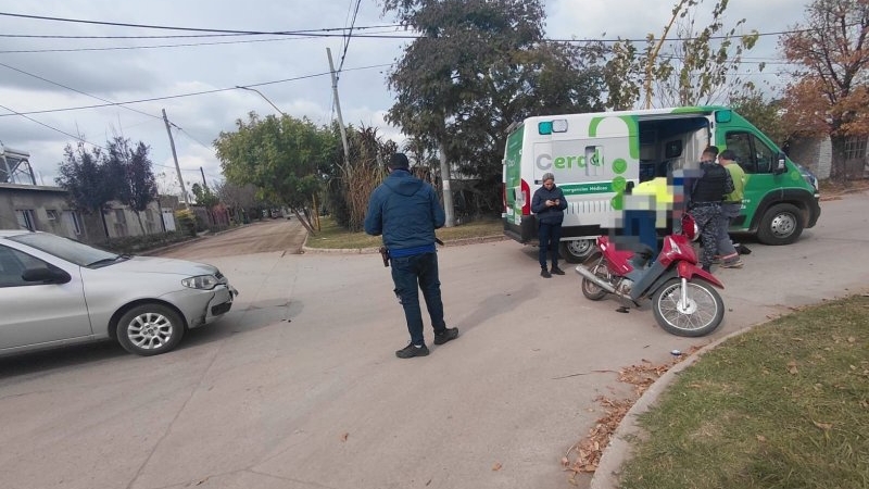 Motociclista hospitalizado tras un choque