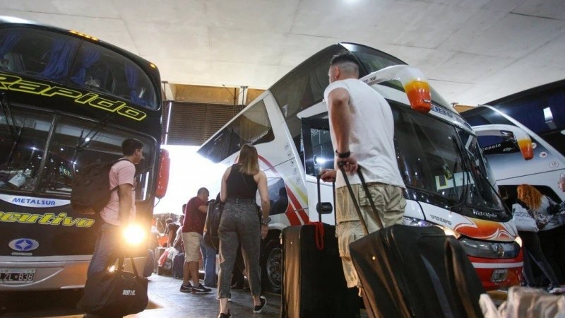 Pasajes gratuitos para personas con discapacidad: transportistas reclaman deuda de $27.000 millones