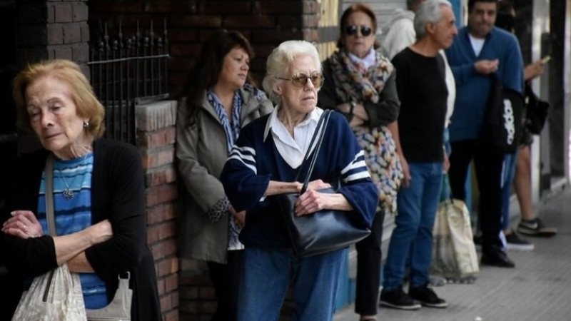 Este viernes cobrarán los jubilados y comenzará el pago de haberes a los activos provinciales