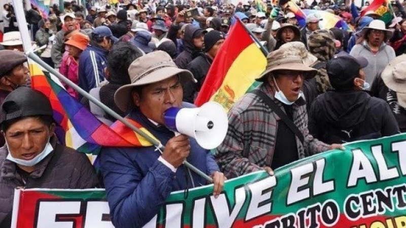 Bolivia: un Cabildo abierto rechazó el diálogo y pidió la renuncia presidencial