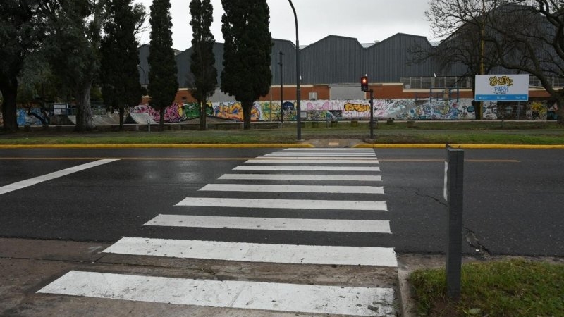 Quedó habilitado el semáforo peatonal en Av. Cervantes y Falucho