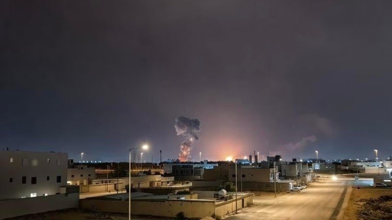 Siguen los ataques cruzados entre Irán y EE.UU. pese al alto el fuego en Medio Oriente