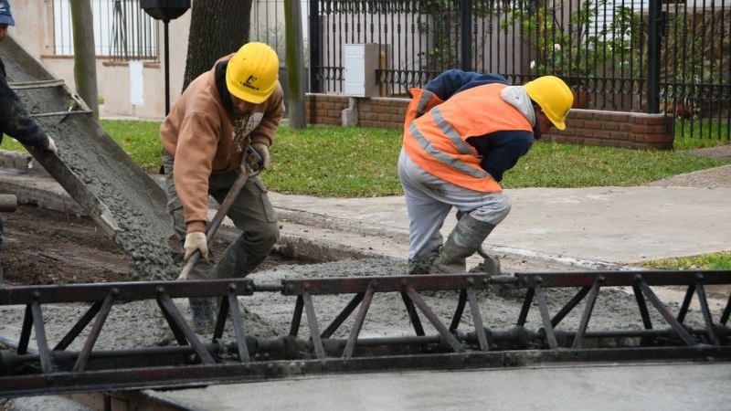 Avanza a buen ritmo la pavimentación del casco histórico de Barrio Parque 