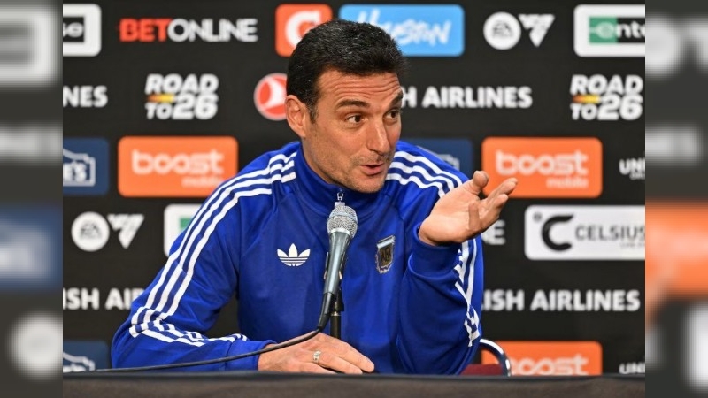 Scaloni confirmó que Dibu Martínez está disponible para el debut, pero mantiene el misterio sobre el equipo