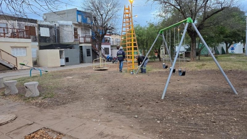 Barrio Roque Sáenz Peña: las obras de remodelación de la plaza renuevan el espacio
