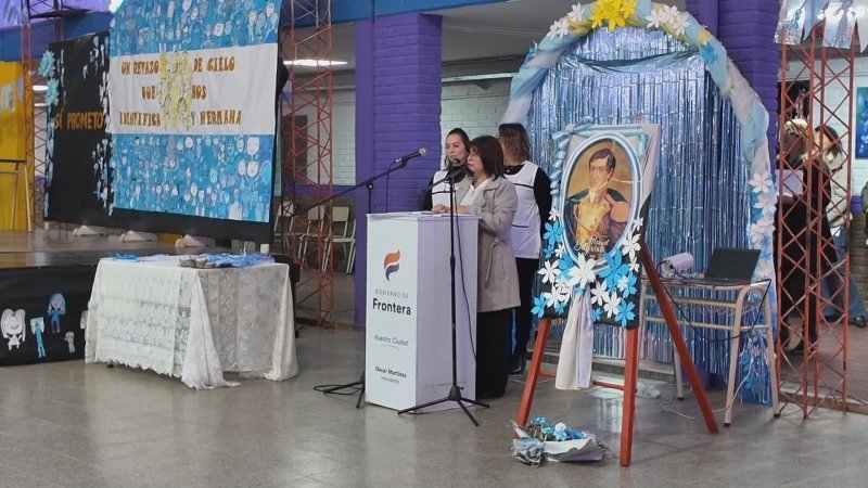Frontera conmemoró el Día de la Bandera con la promesa de lealtad de alumnos y reconocimientos educativos