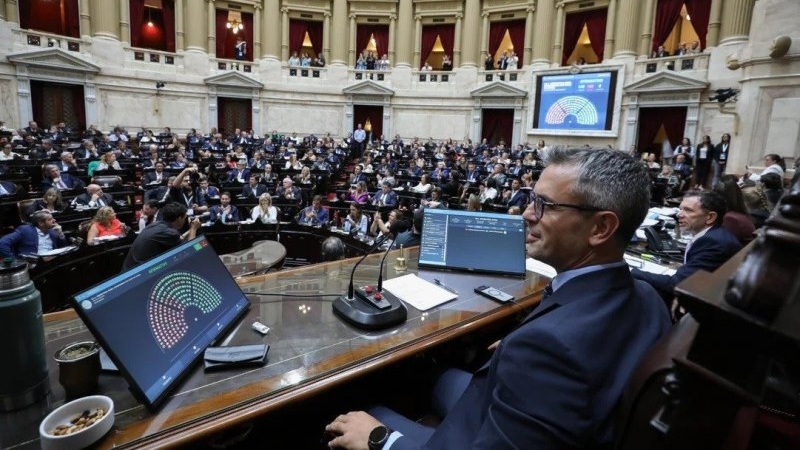 El oficialismo logr&oacute; aprobar en Diputados el proyecto que autoriza un plan de pago a holdouts